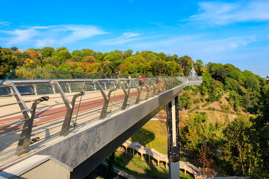 New pedestrian-cycling bridge over the Vladimir Descent in Kiev, Ukraine