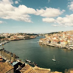 Fototapeta na wymiar Porto river
