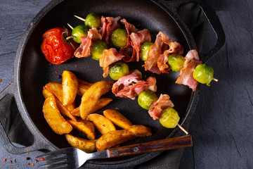 Brussels sprouts - Bacon - skewers with potato widgets