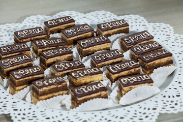 Event decoration; Individual presentation of desserts for party guests.