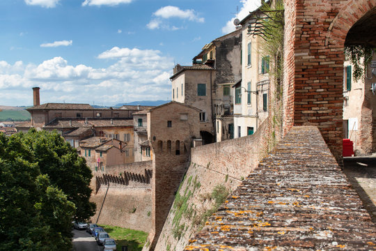 Jesi, strada delle mura