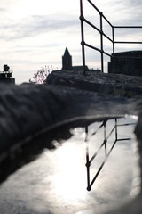 Riflesso e linee nere di Porto Venere in acqua