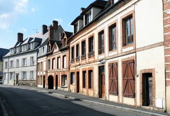 Fototapeta premium Ville de l'Aigle, rue typique du centre ville, département de l'Orne en Normandie, France