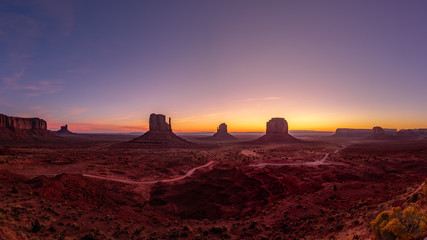 Beautiful sunrise over the red rocks of Monument Valley in Arizona © Foto-Jagla.de