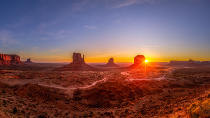 Fototapeta na wymiar Beautiful sunrise over the red rocks of Monument Valley in Arizona