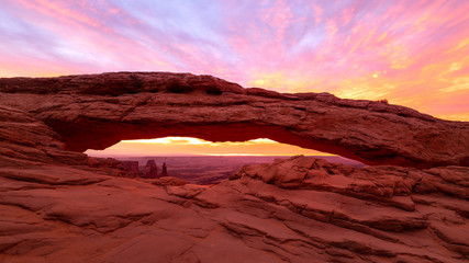 Beautiful sunrise at Mesa Arch in Canyonlands National Park in Utah © Foto-Jagla.de
