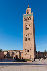 Obraz premium Koutoubia Mosque is the largest mosque in Marrakech, Morocco. It is also known by several other names, such as Jami ‘al-Kutubiyya, Koutoubia, Kutubiya, Kutubiyya and the Booksellers’ Mosque. Sunny day