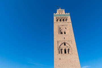 Obraz premium Koutoubia Mosque is the largest mosque in Marrakech, Morocco. It is also known by several other names, such as Jami ‘al-Kutubiyya, Koutoubia, Kutubiya, Kutubiyya and the Booksellers’ Mosque. Sunny day