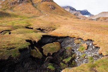 Folge der Erderwärmung - Durch das Auftauen des Dauerfrostbodens in der Tundra werden riesige...