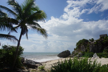 Fototapeta na wymiar Tulum, pre-columbian archeological site in Quintana Roo