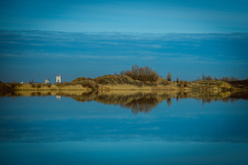 Fototapeta na wymiar Lake with horizon and reflections
