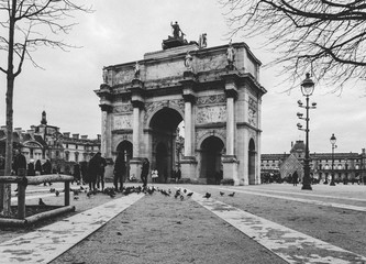 Fototapeta na wymiar Arc de Triomphe du Carroussel black and white
