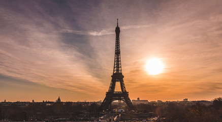 Fototapeta na wymiar Tour Eiffel beautiful sunset