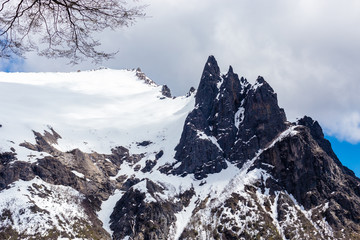 montaña nublado