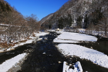 日本の冬　檜枝岐村　伊南川の雪景色　長道橋