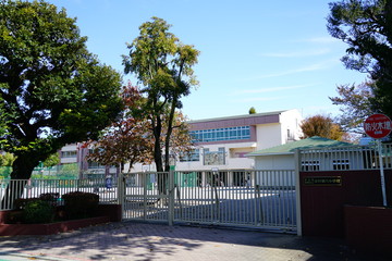 志村第六小学校　志村六小　志六小　小学校　門　青空　板橋区　東京