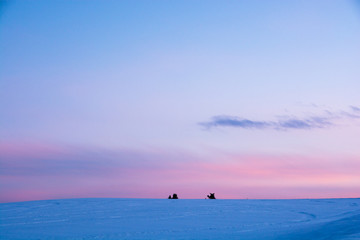 冬の夕暮れと雪原　美瑛町