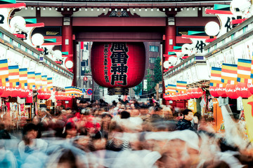 Sincere/Crowd of people walking on Nakamise Dori street of the Asakusa Kaminarimon in Tokyo, Japan