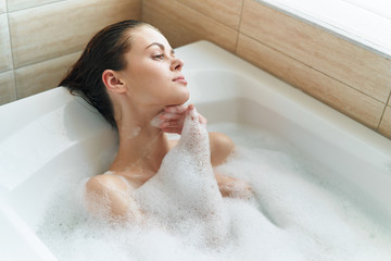 Obraz premium girl in bath with foam