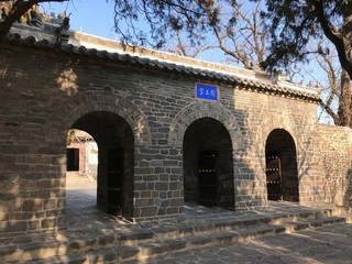 Obraz premium Old Stone Gate at Penglai Pavilion