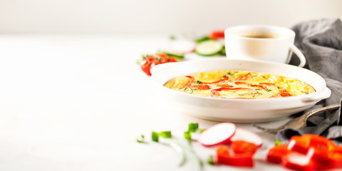 Frittata with paprika and tomatoes.