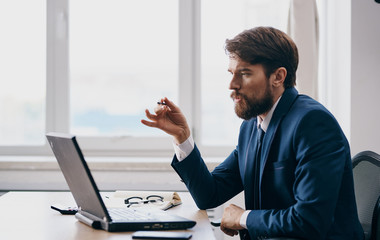Fototapeta premium businessman working on laptop