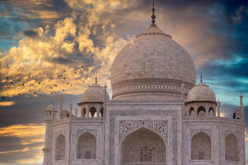 Fototapeta na wymiar Beautiful Taj Mahal during sunset with birds circling it