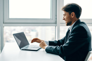 Fototapeta na wymiar businessman working on laptop in office