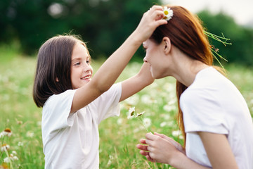 Obraz premium mother and daughter having fun in the park