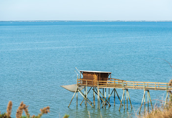 Cabane de pêcheur sur pilotis (carrelet) en Charente-Maritime