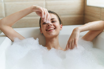 Naklejka premium woman taking a bath