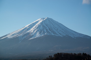 Fototapeta na wymiar 河口湖から見る富士山　アップ写真