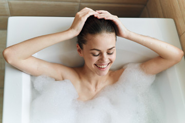 Naklejka premium young woman in bath