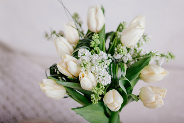 Obraz na płótnie Canvas Bouquet of white tulips with lilac