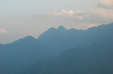 Fototapeta na wymiar Sunset over mountains of Sapa, Vietnam 