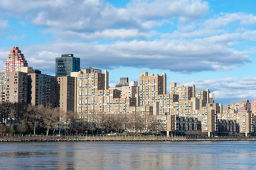 Fototapeta premium Roosevelt Island Skyline along the East River in New York City