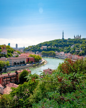 La rivi&egrave;re saone, la part dieu et la colline de fourvi&egrave;re depuis le fort de vaise &agrave; lyon