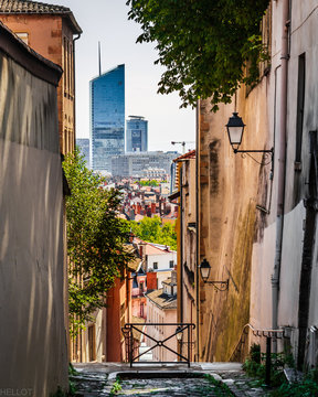 Quartier d'affaires de la Part Dieu et tour Incity depuis le Vieux Lyon © Guillaume