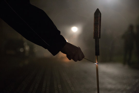 Anz&uuml;nden einer Silvesterrakete