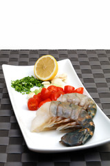 Raw king prawns with tomato and lemon