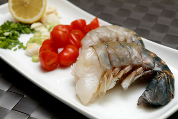 Raw king prawns with tomato and lemon