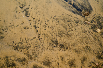Dekorative feine Strukturen im Sand die vom Wasser entstanden sind