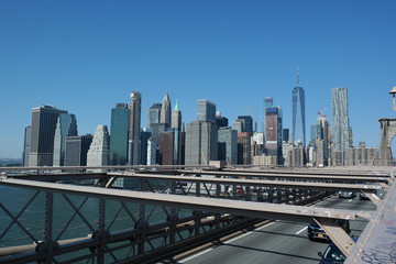 Obraz premium Widok z nowojorskiego wieżowca z Brooklyn Bridge