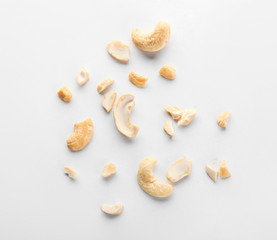 Fototapeta na wymiar Tasty cashew nuts on white background