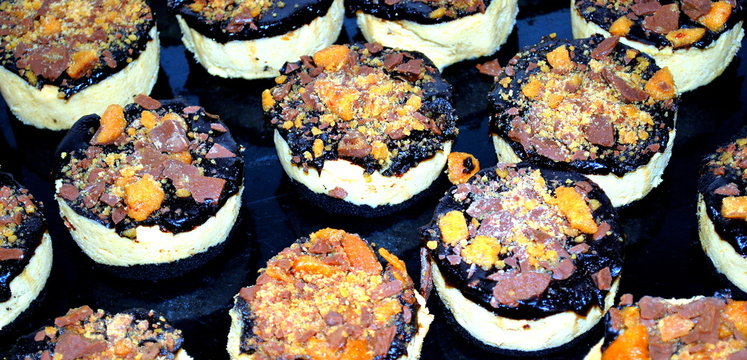 Fruit tarts ready to be served.