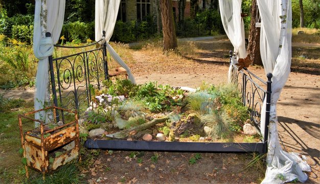 Verwunschen - Altes Bett im Baumwipfelpark Beelitz