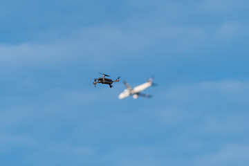 Fototapeta na wymiar dron, samolot, niebo