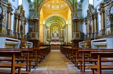 Fototapeta na wymiar Innenansicht der Kirche Nossa Senhora da Nazaré (Portugal)