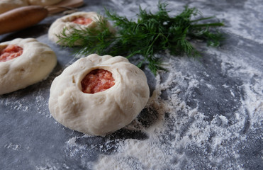 Cooking meat pies out of the dough with an alternative flour is gluten-free. Slow baking, healthy home baking.