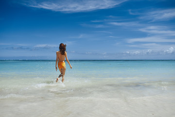 Fototapeta na wymiar woman running on the beach